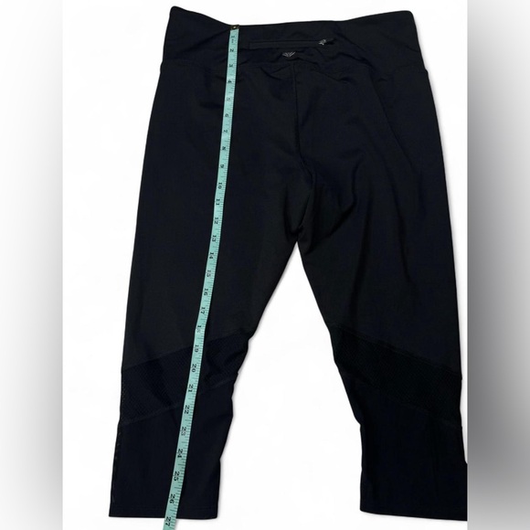 FOREVER 21 Capri Leggings • Jet Black Activewear • Large • With Pocket • Mesh - Picture 5 of 8